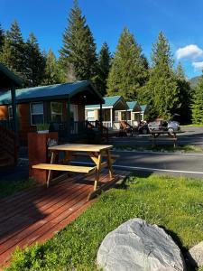 Packwood Lodge & Cabins