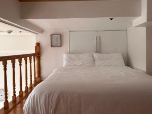 Aliens cozy loft apartment