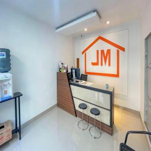 JM Tuparev Mitra RedDoorz