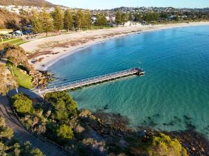 The View, Albany Holiday House