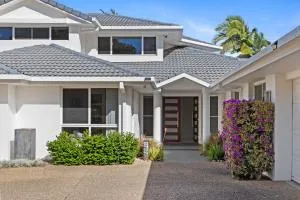 Westlake Getaway - Relaxing Pool & Golf Links - Barellan Point