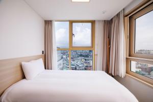 Kenny Stay Jeju Seogwipo