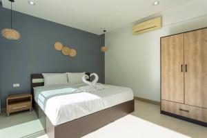 Walking To Award winning Naihan Beach 4BR v129