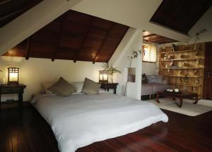 Phòng Giường Đôi/2 Giường Đơn Nhìn Ra Núi (Double or Twin Room with Mountain View)