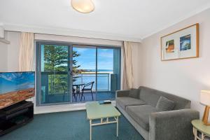 The Entrance Waterfont Apartment 303