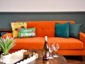 Pass the Keys Homely 2 bed house with parking - Marshfields