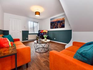 Homely 2 bed house with parking - Pass the Keys