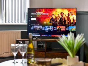 Homely 2 bed house with parking - Pass the Keys