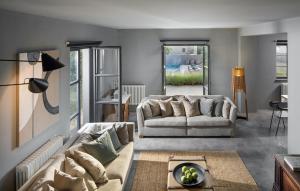 Awesome Home In Tinjan With Wifi