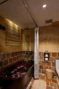 Hanoi Old Quarter Apt - Bathtub, Wifi, Netflix