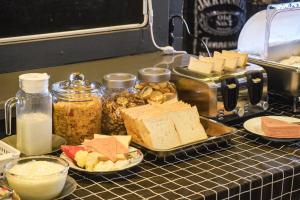 Balcony Party Hostel - 18-40