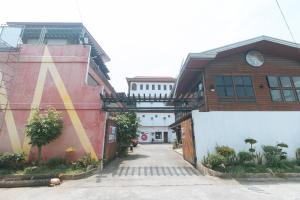 RedDoorz at Joels Apartelle