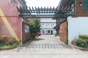 RedDoorz at Joels Apartelle