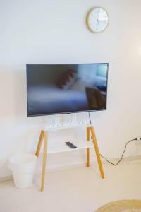 QH203, Newly renovated hotel, direct access to Ueno, Asakusa, Disneyland, Airport