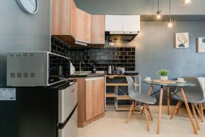 Furnished Studio in Avida Towers Riala, Cebu IT Park with Pool, Fast WiFi, Netflix and More