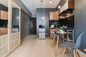 Furnished Studio in Avida Towers Riala, Cebu IT Park with Pool, Fast WiFi, Netflix and More