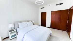 Jumeriah Lake Tower (JLT)-(MAG214)(1)