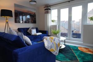 Spacious 4 Bedroom, 3 Bath House by Jesswood Properties Contractors, Business and Leisure with Free Parking and WIFI