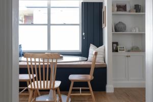 Field Street Cottages - 2 Bedroom House - Centrally Located Luxury