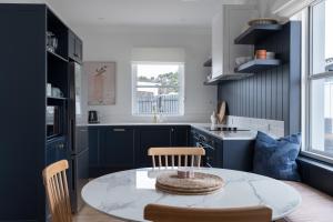 Field Street Cottages - 2 Bedroom House - Centrally Located Luxury