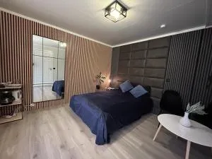 Privat rom med egen inngang - Halsøy