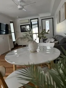 Stylish & Elegant 2BR Townhouse in Wilston, Brisbane - Брисбен