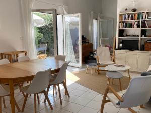 Maisons de vacances Maison lumineuse, de plain-pied, avec jardin clos - A 5mn de la plage : photos des chambres