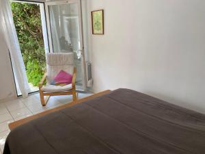 Maisons de vacances Maison lumineuse, de plain-pied, avec jardin clos - A 5mn de la plage : photos des chambres