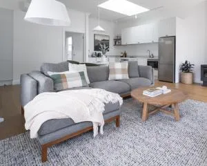 Field Street Cottages 'Studio' - Centrally Located Luxury - The Range