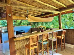 Chalé com 2 Suítes Piscina e Quadra de Vôlei