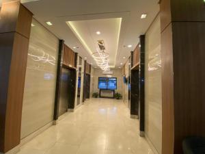 Natura Tropical Palm Suite