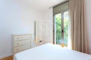 Elegant apartment for 6 beside Sagrada Familia