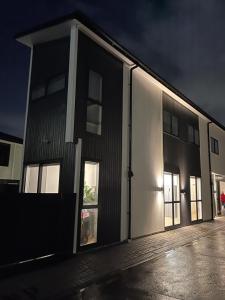 5 bedroom house at the heart of Auckland Airport