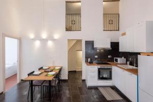 JOIVY Excellent 2-bed flat in Genoas Old Town