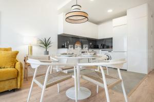 Urban Sky apartment with parking & gym by REMS