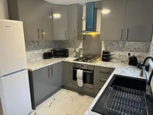 Three bed house in Wolverhampton - Fallings Park