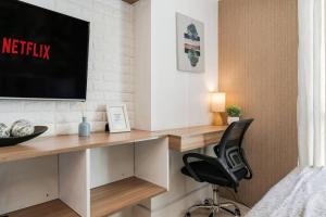 Furnished Studio in Avida Towers Riala, Cebu IT Park with Pool, Fast WiFi, Netflix and More