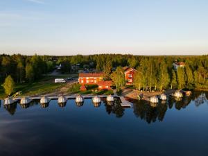 Arctic Guesthouse & Igloos