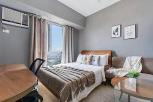 Furnished Studio in Avida Towers Riala, Cebu IT Park with Amazing City View, Fast WiFi, Netflix, Pool and More