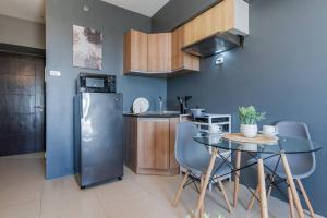 Furnished Studio in Avida Towers Riala, Cebu IT Park with Amazing City View, Fast WiFi, Netflix, Pool and More