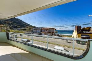 Aline 102 – Aconchegante Apartamento com Vista para o Mar, a Poucos Metros da Praia de Quatro Ilhas.