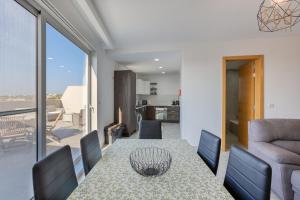 Stunning 1BR Apt with spacious private terrace by 360 Estates
