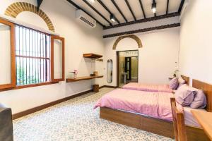 ROSE - Fong Lee CC Lampang Walking Street