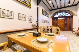 ROSE - Fong Lee CC Lampang Walking Street