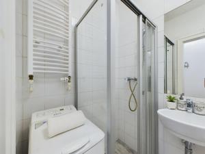 Eleganckie Studio w Centrum Warszawy by Noclegi Renters