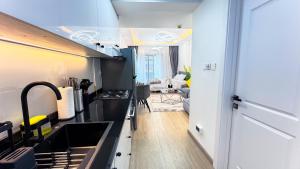Dubai Marina - Modern Classic Studio Apartment