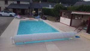 Charmante maison avec piscine, calme et paisible - Cinais