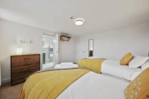 Host & Stay - The Staffordshire Knot