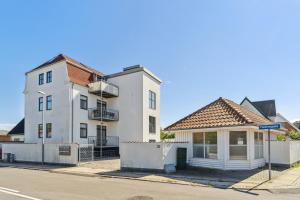Charmerende 2BR lejlighed m privat parkering