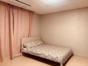 Playground 7 - Kid Jungle Gym, Oceanview, Parking lot